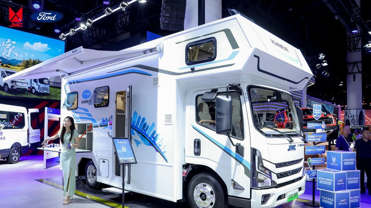 江铃轻卡闪耀2024成都车展，引领新能源轻卡未来