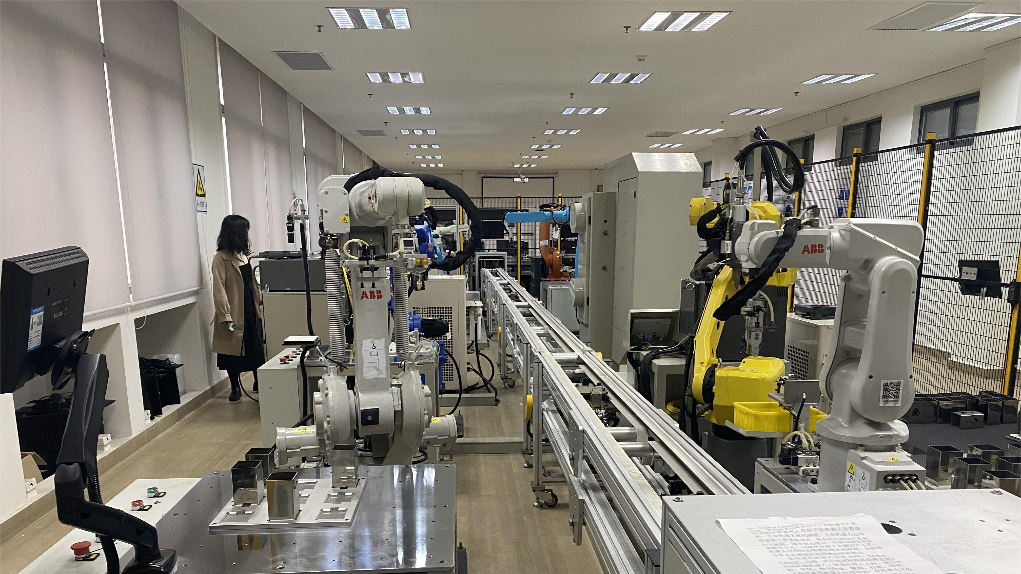 建设智能制造（智慧工厂）专业课的实践设备需要哪些？