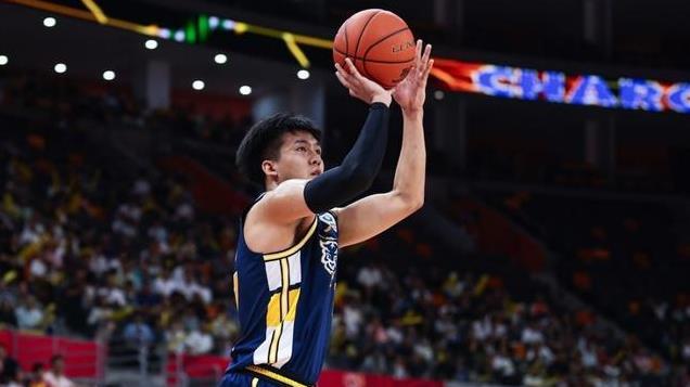 广东107-113广厦！球员评分：1人满分，3人优异，黄荣奇不合格