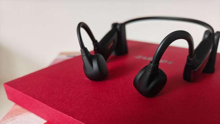 助听器怎么选？左点骨传导助听器别错过，舒适不伤耳，音质更清晰