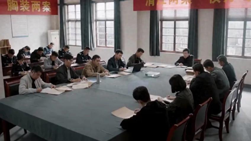 《我是刑警》作案人在逃18年当官，清江两案原型令人震惊