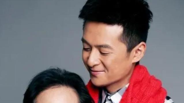 朱湘玲：拆散儿子3段姻缘，45岁的儿子躺狗窝大哭，如今后悔还来得及吗？
