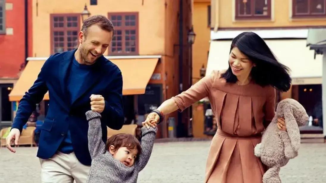 超模吕燕：长相不佳却追夫成功，嫁给法国贵族，生个儿子颜值超高