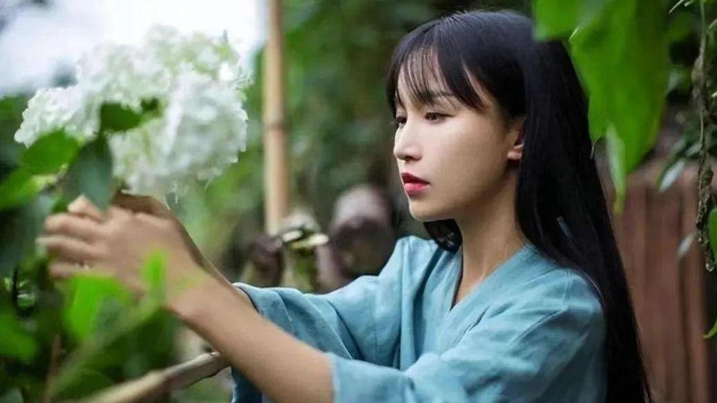 李子柒时隔千日复出，央视力挺新身份，近照变化引热议