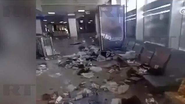 叙利亚首都机场被抢！商店被砸完，货架全搬空，地上一片狼藉