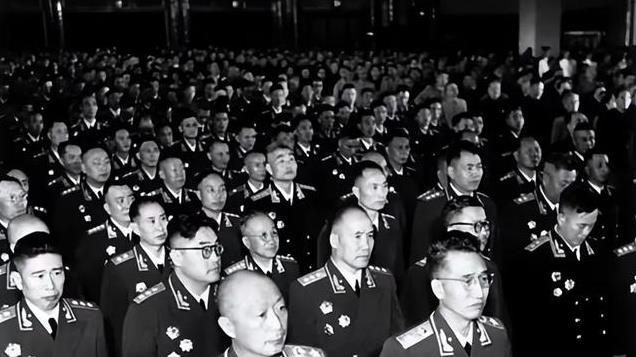 1955年授衔时，一名参加飞夺泸定桥的勇士写信给毛主席：请求降衔