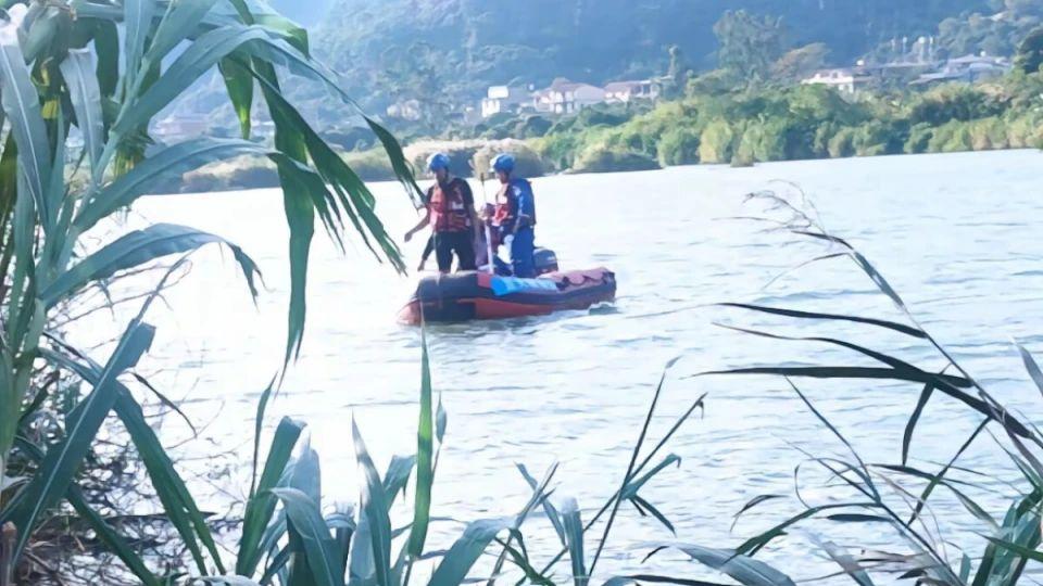 早恋男生被女生家长扇耳光后失联，面对早恋，家长更需要被教育