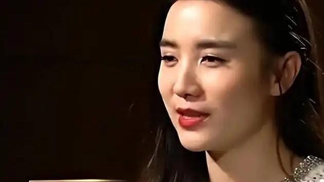 “全网最帅的女人”结婚了！网友震惊：已经两年了，男方来头不小