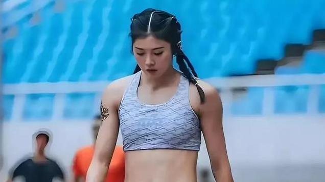 穿搭争议背后：女性何时能真正“衣”由自主？