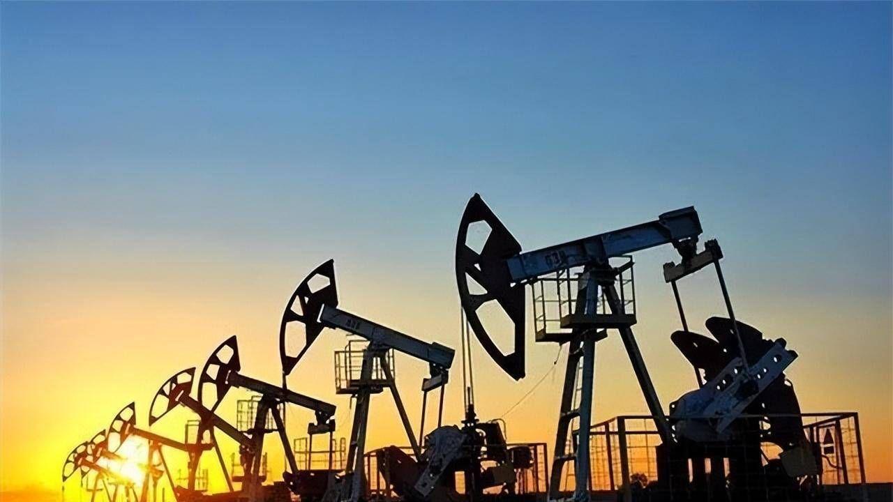 中国能建近五年平均营收为3223.98亿元，净利润为64.19亿元