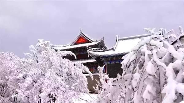 冬季自驾探秘黛眉山：雪岭中的神秘之路