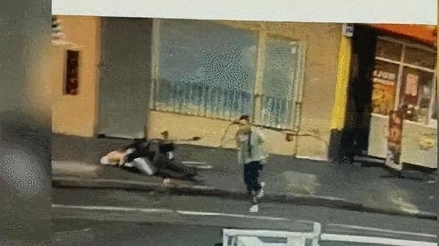 87岁华裔老人在美国被揍3次后，决意回中国，放弃美籍恢复中国籍