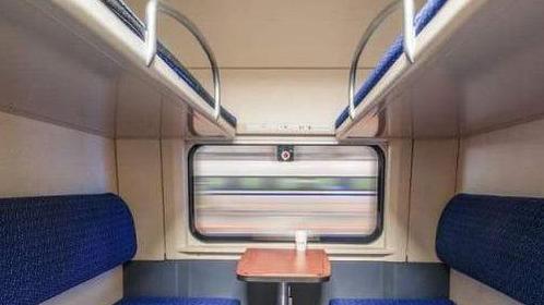 男子把卧铺让给妹妹，自己坐妹妹硬座，被列车员制止