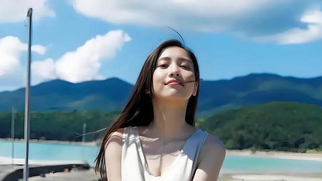 “佐野日向子：演艺界的清新佳人，用才华与魅力绽放光彩”