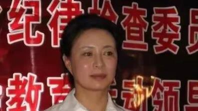 她是国家一级演员，和富豪结婚37年零绯闻，如今儿子是骄傲