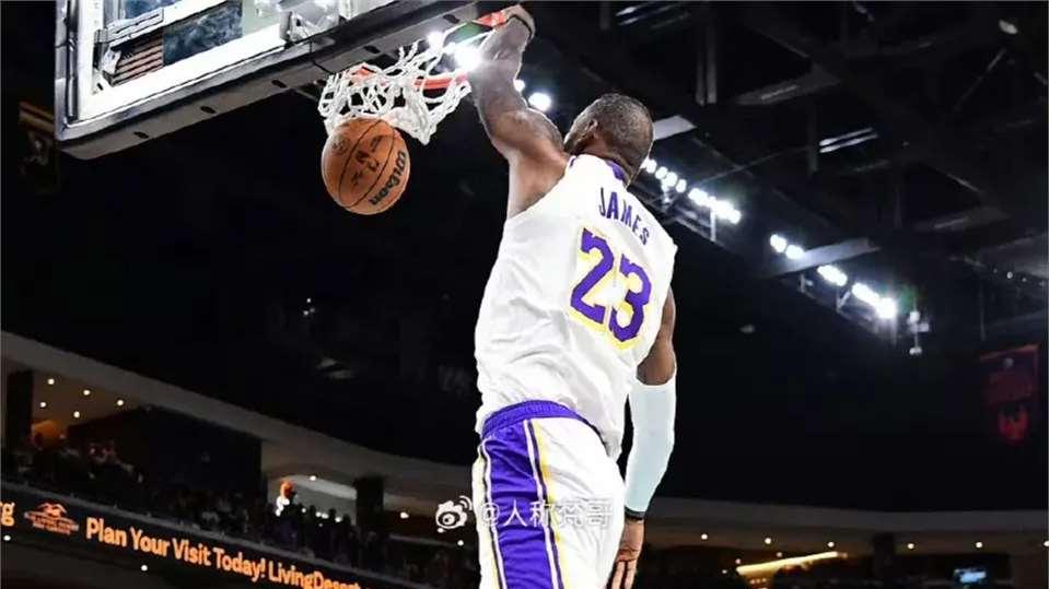 随着湖人22分逆转太阳连胜，勇士大胜爵士2战赢77分，最新NBA战况