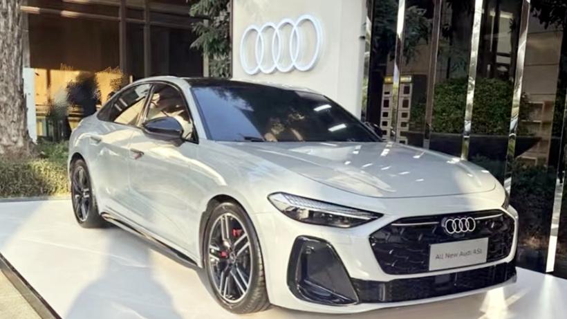 换上发光四环，奥迪A5L实车曝光，长5米轴距近3米，媲美宝马5系