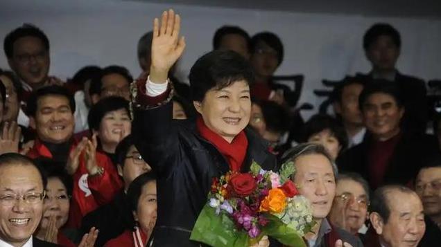 难怪朴槿惠终身未婚，原来她心中的理想标准，竟是一位“中国人”
