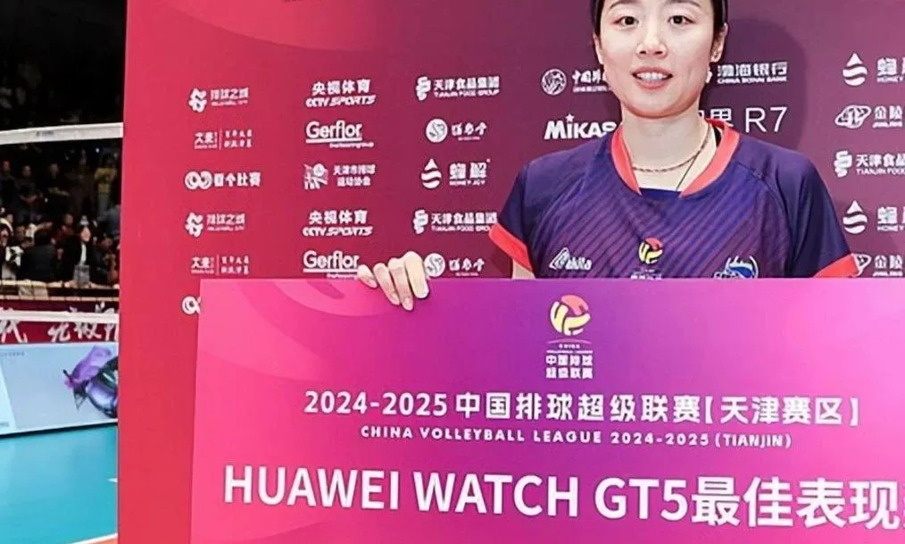 又美又能打！女排32岁美女二传归来连克强敌：李盈莹绝配微笑真甜！