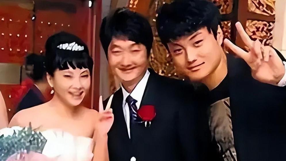 11年过去了，再看癞蛤蟆吃到天鹅肉的王大治，如今过的怎么样