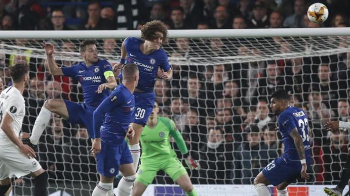 荷甲的传统劲旅，特温特以其快速的反击和灵活多变的战术风格而闻名