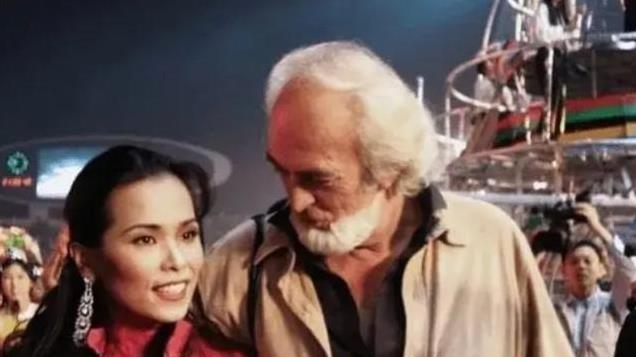 61岁韦唯消失十年，在泰国出车祸脊柱折断，差点下身瘫痪细节曝出