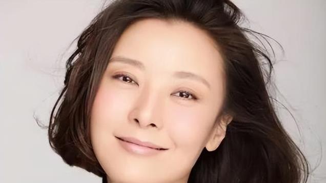 年过半百的柯蓝，多个前任皆是顶流，为何却选择孤身一人？