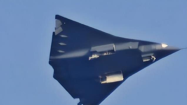 突然想起来的事，现阶段的美国人是不是该怀疑美国的体制问题了？