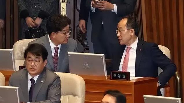 尹锡悦企图祸水东引，韩外交部一夜之间就怂了，可不敢再得罪中国
