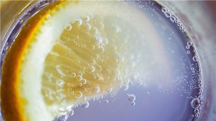 柠檬能杀死12种癌，比化疗强一万倍？喝柠檬水能抗癌？告诉你真相