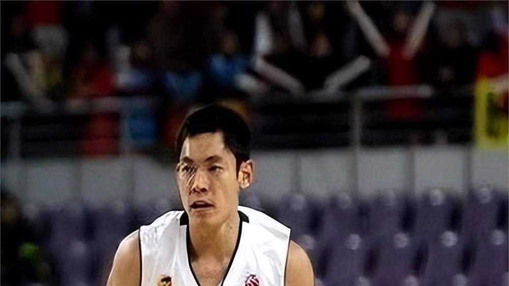 大冷门！豪华之师开局3连败！张庆鹏落井下石，王哲林空砍20分