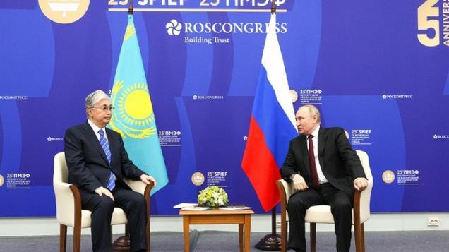 明明与中国挨着，却将80%石油卖给欧洲，哈萨克斯坦究竟咋想的？