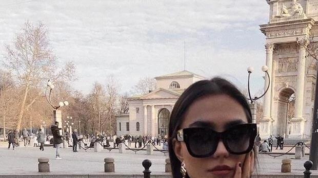 提醒50岁的女人：“丝巾”过时了，换成这些配饰，会更优雅有气质