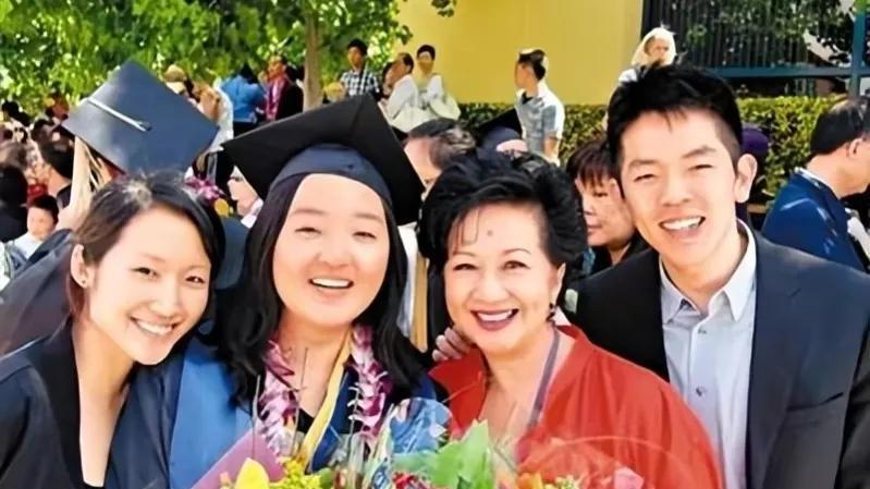 薛家燕：单亲妈妈32年，交往小17岁男友，现状如何？