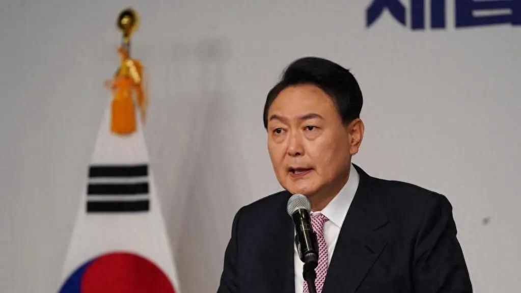 尹锡悦总统面临弹劾危机！韩国80万民众联名请愿，背后涉及四大罪状