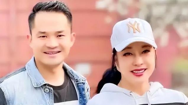 刘奶奶的前男友开播了，这长相，这气质，到底是怎么被看上的？