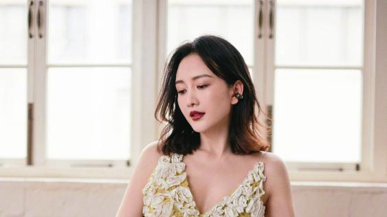 王鸥40岁新挑战？黄泥地中花边新闻频出，看其如何破局现世报迷局！