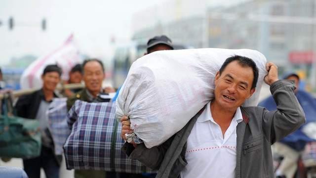 农村外出打工的“临时夫妻”，会触犯什么法律？该如何处理？