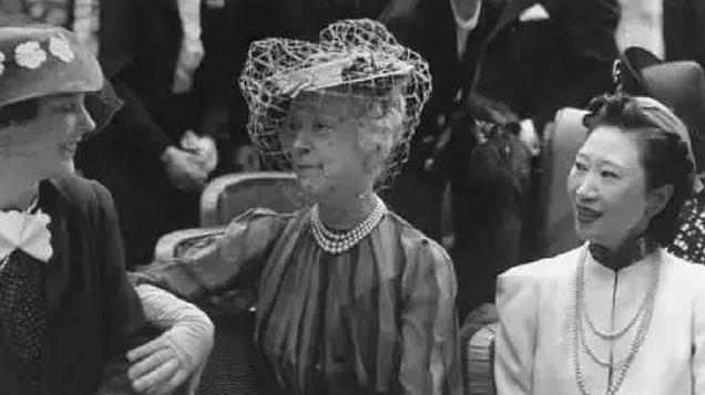 顾维钧的老婆有多美？1921年戴珍珠项链留影，那年她28岁气质非凡