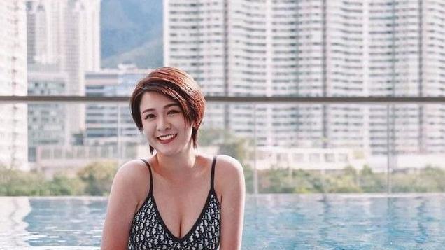TVB小花30岁生日又炫富？收花兼晒名牌包包，有钱旧爱疑有新恋情