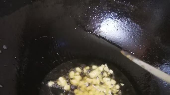 《椒盐大虾：舌尖上的海韵传奇》