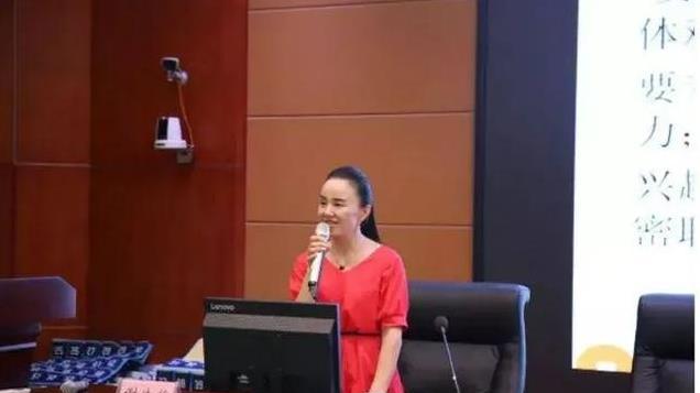 女副校长婚内出轨自己学生，转账六七十万，现实名举报，照片曝光