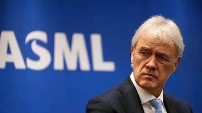 态度突变？ASML突然“翻脸”，指责中国光刻机破坏全球芯片产业链