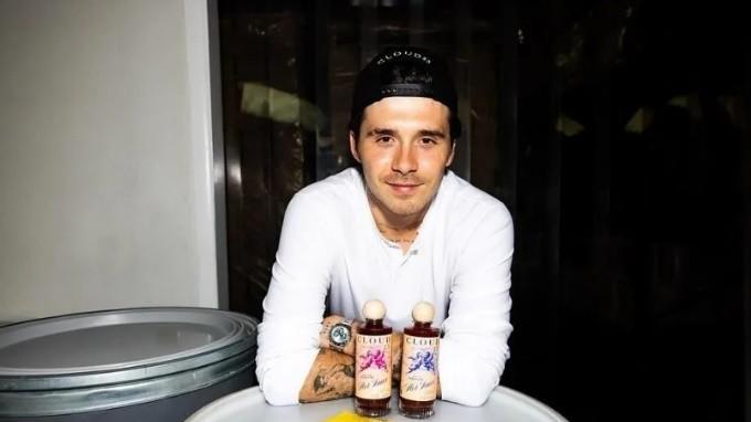 小贝大儿子创业卖辣酱，一小瓶卖137元，13岁小七大胆秀胯骨捧场