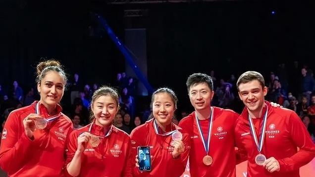 马龙带亚洲队，获得第一个老瓦杯冠军！赛后合影有亮点！