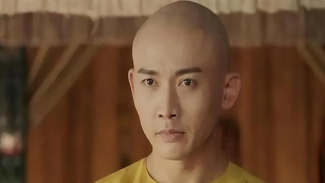 侍卫救了乾隆，乾隆问你要何赏赐？侍卫：就赏给我一个胖宫女吧