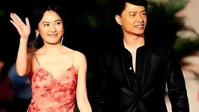 51岁段奕宏变潮男，42岁日籍妻子罕露面，因妻子怕疼做了12年丁克