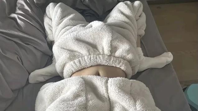 睡觉姿势能有多离谱？