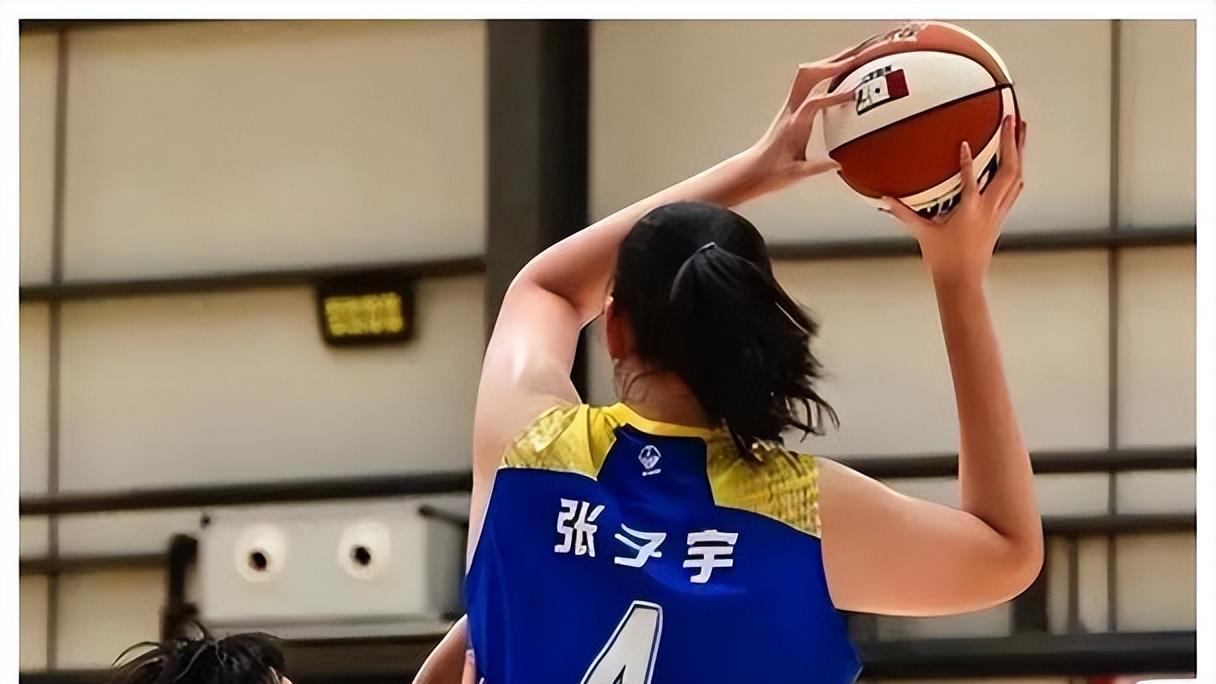 中国女篮冲击决赛，看女姚明能否突破50+