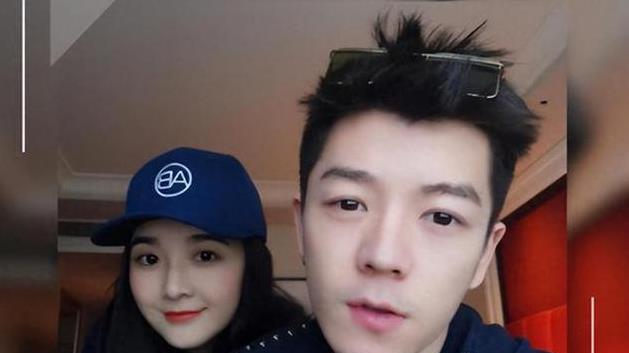 王栎鑫带家人迪拜度假，女友低调出镜，不打扰他与儿女相处超懂事
